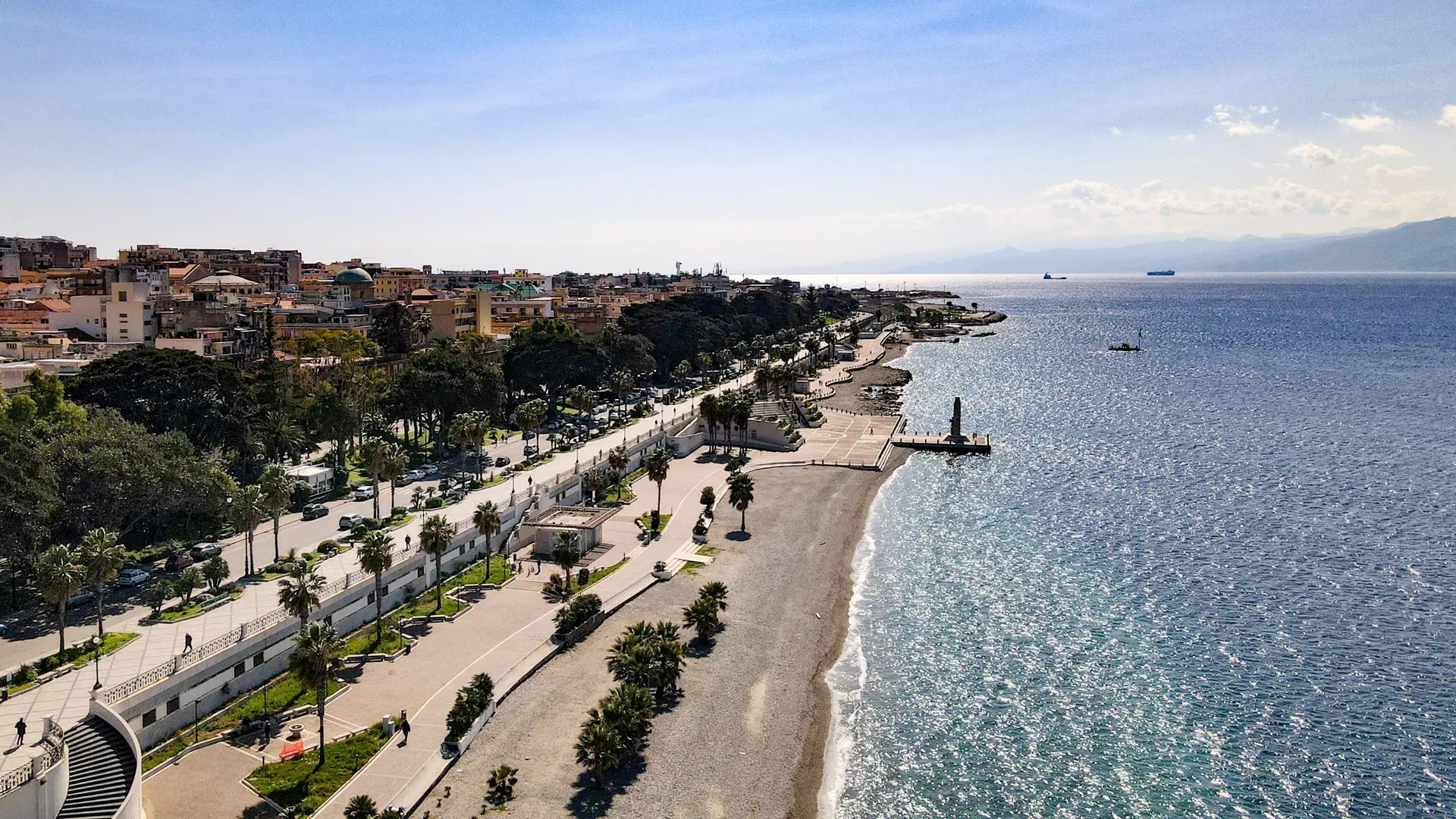 Il lungomare di Reggio Calabria affacciato sullo Stretto